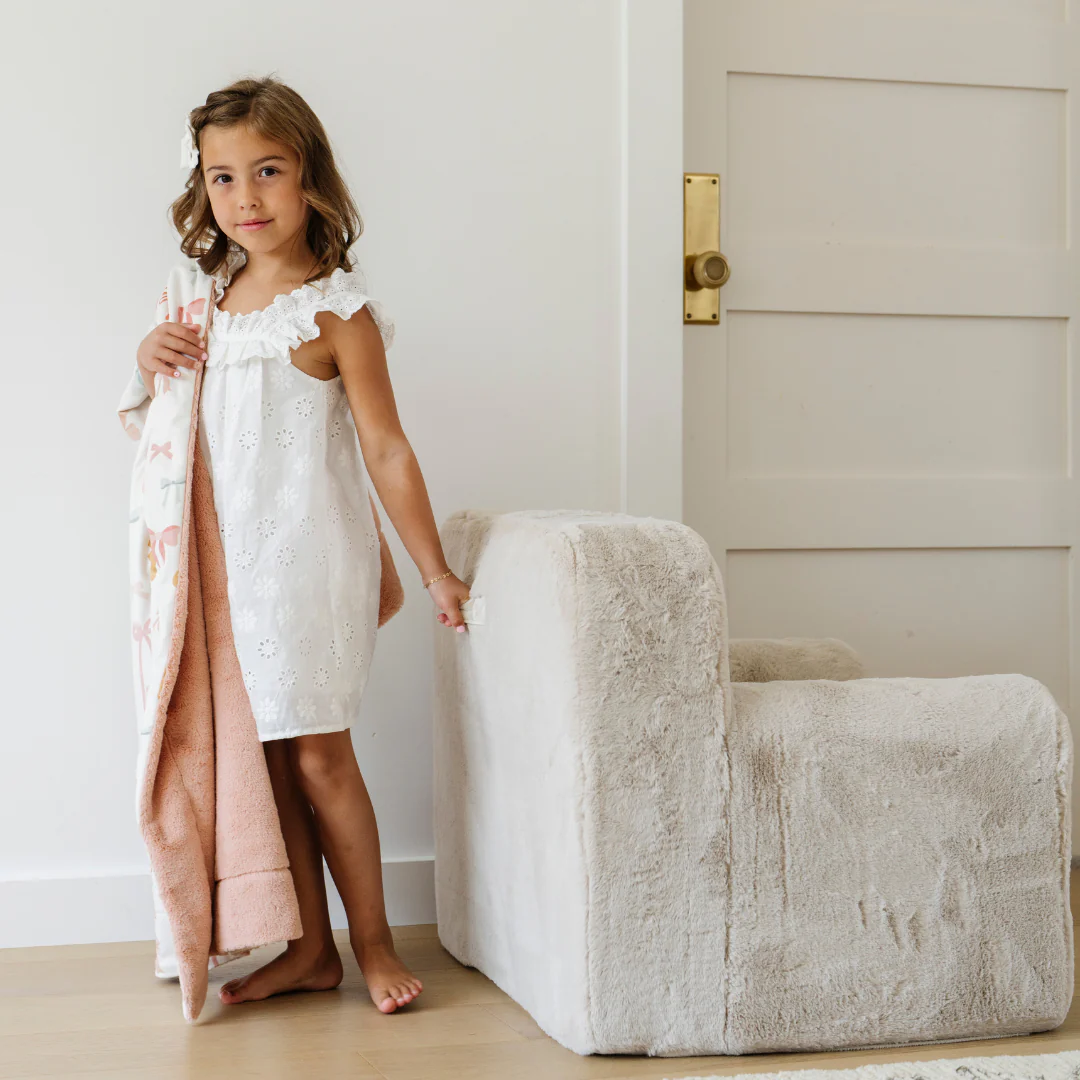 SNUGGLE UP CHAIR - Image 9