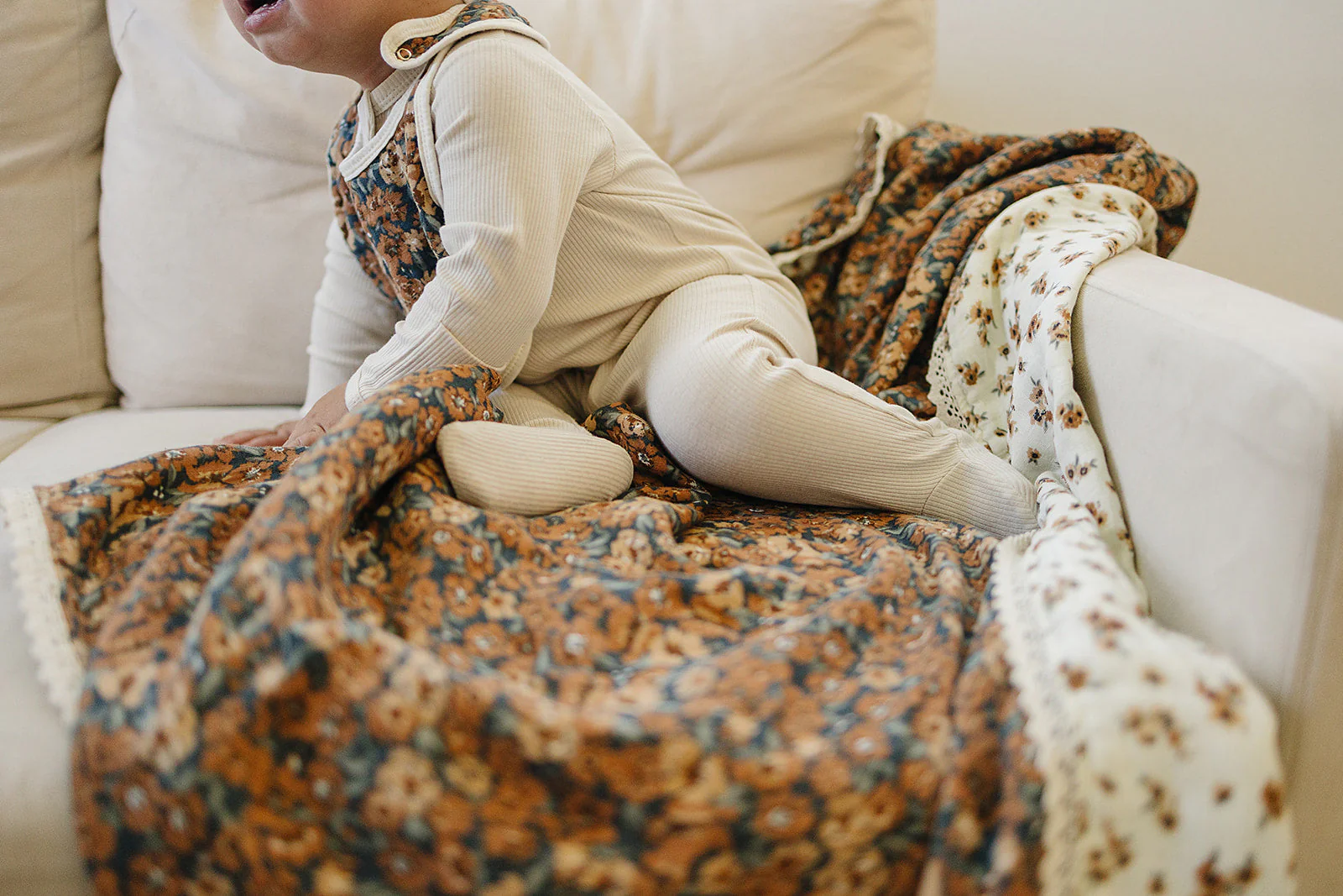 Venetian Floral + Autumn Bloom Lace Muslin Quilt - Image 8