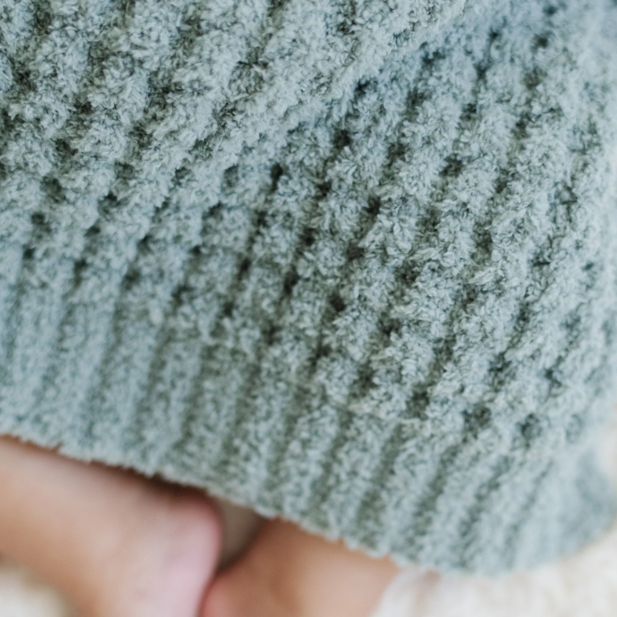 WAFFLE KNIT MINI BLANKETS - Image 7