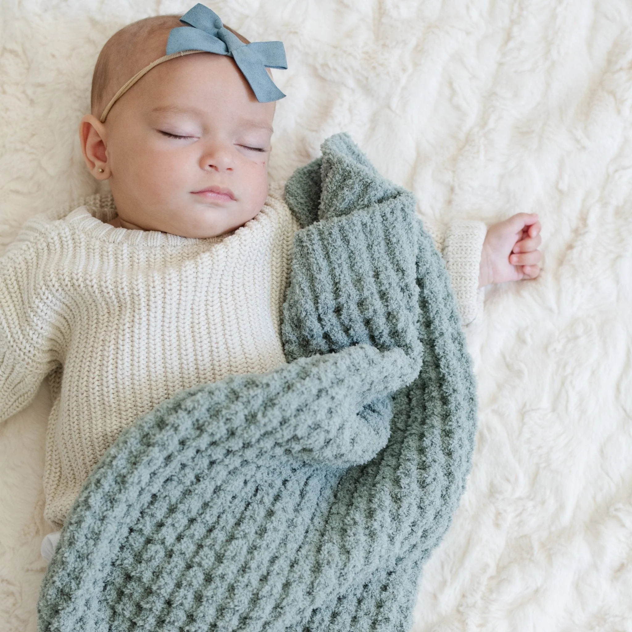 WAFFLE KNIT MINI BLANKETS - Image 8