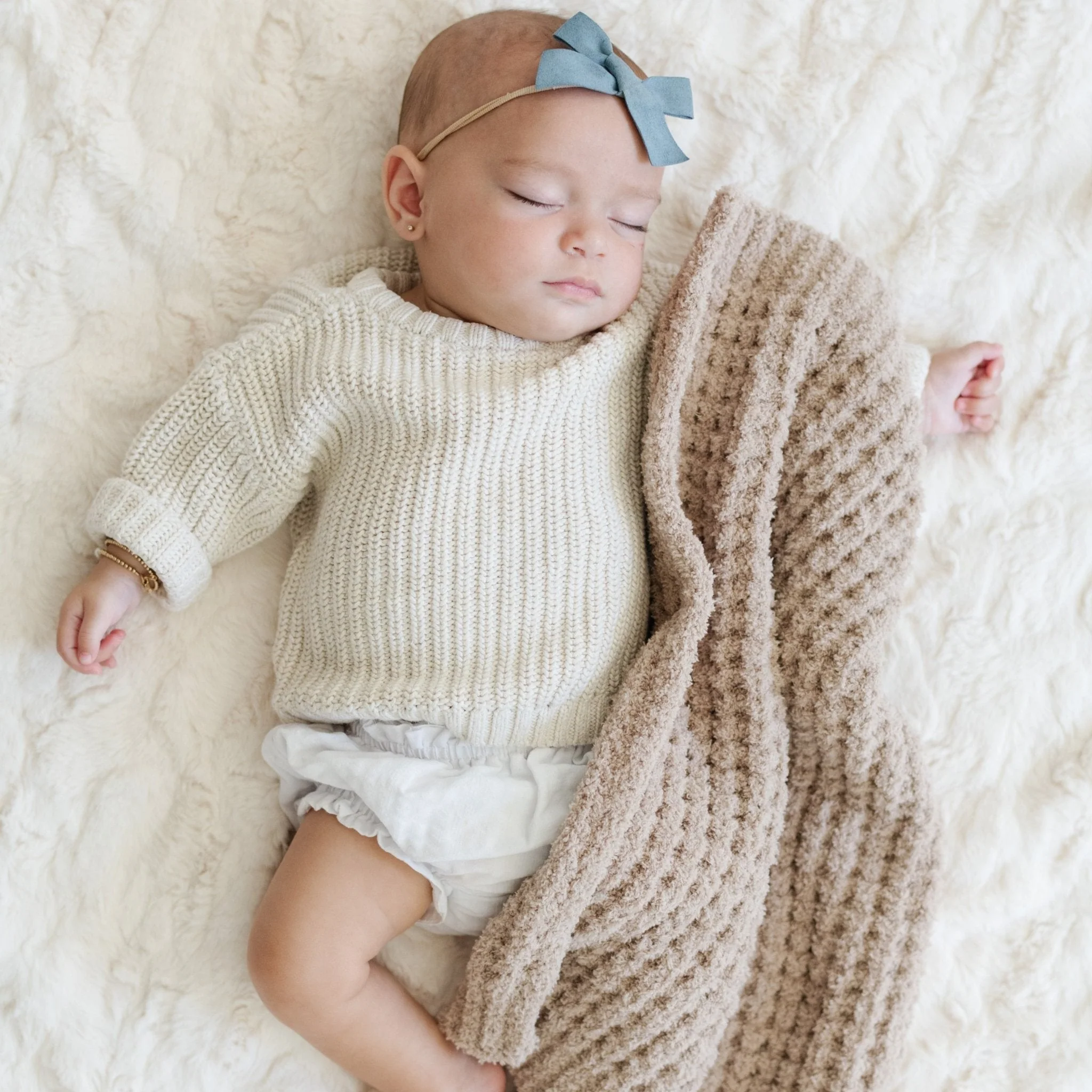 WAFFLE KNIT MINI BLANKETS - Image 9