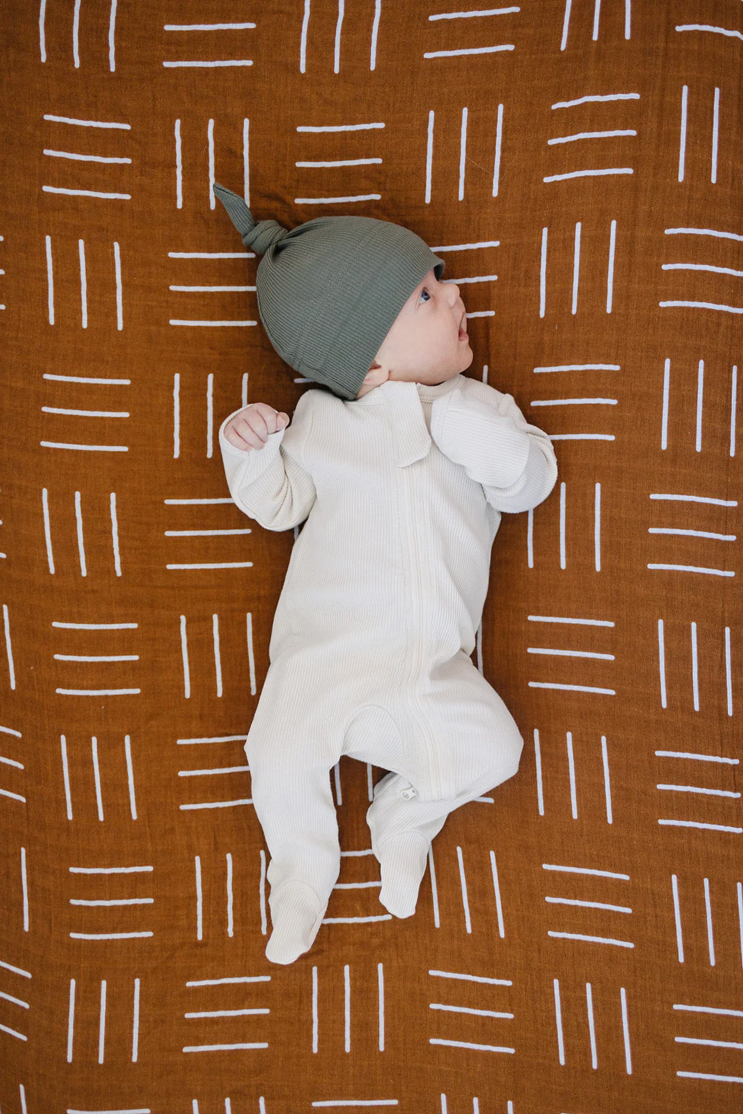 Winter Green Organic Ribbed Newborn Knot Hat - Image 2