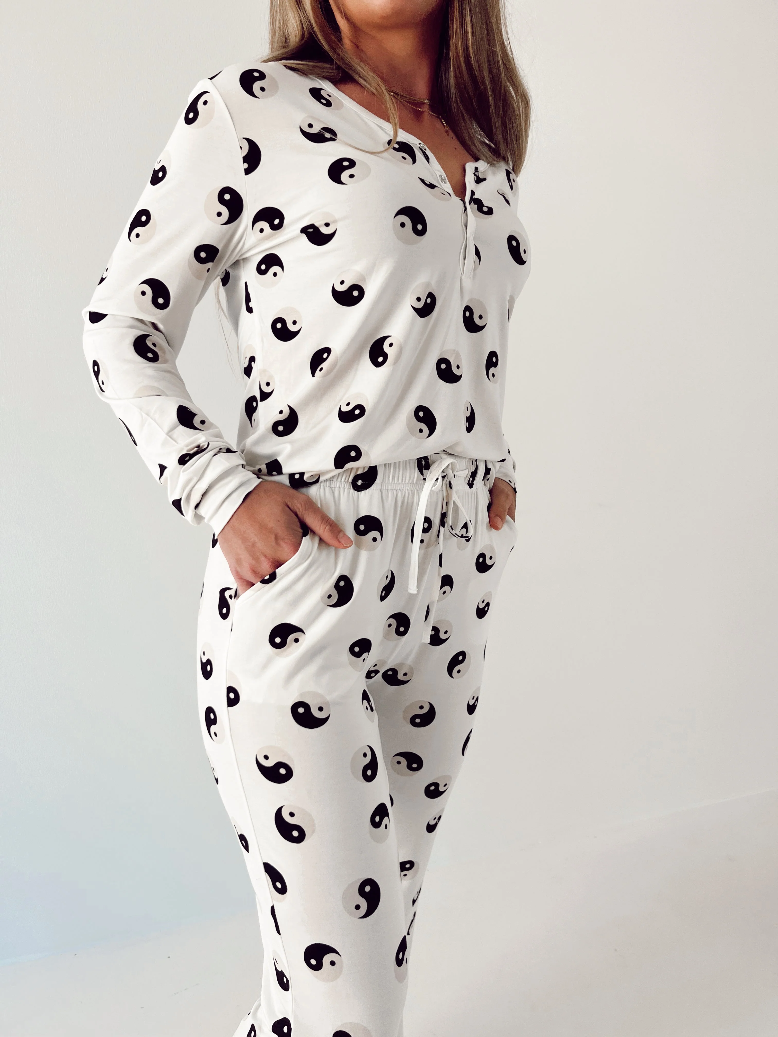 Women's Bamboo  Pajamas |  Black & White Yin Yang - Image 4