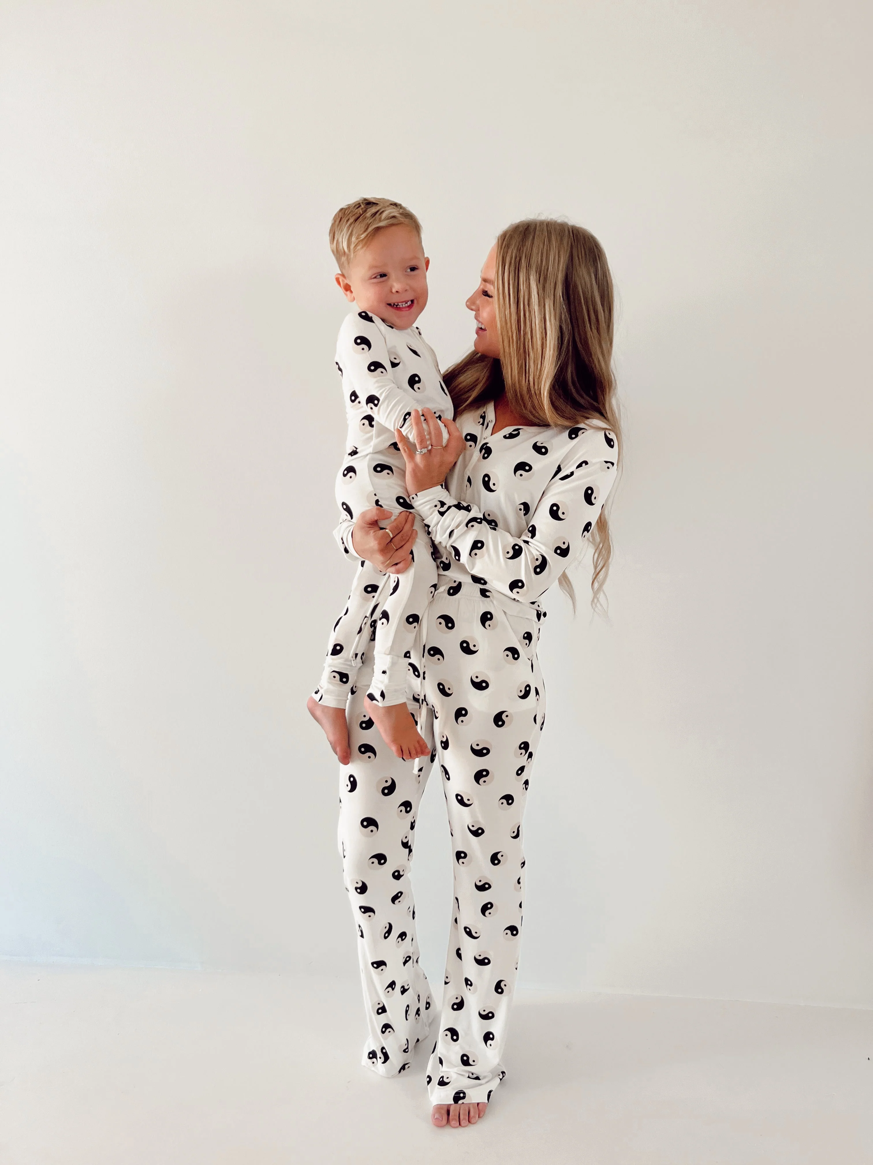 Women's Bamboo  Pajamas |  Black & White Yin Yang - Image 5