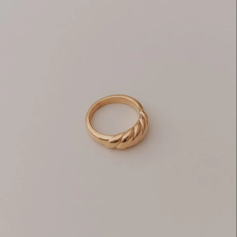 Wren Twist Ring - Image 3